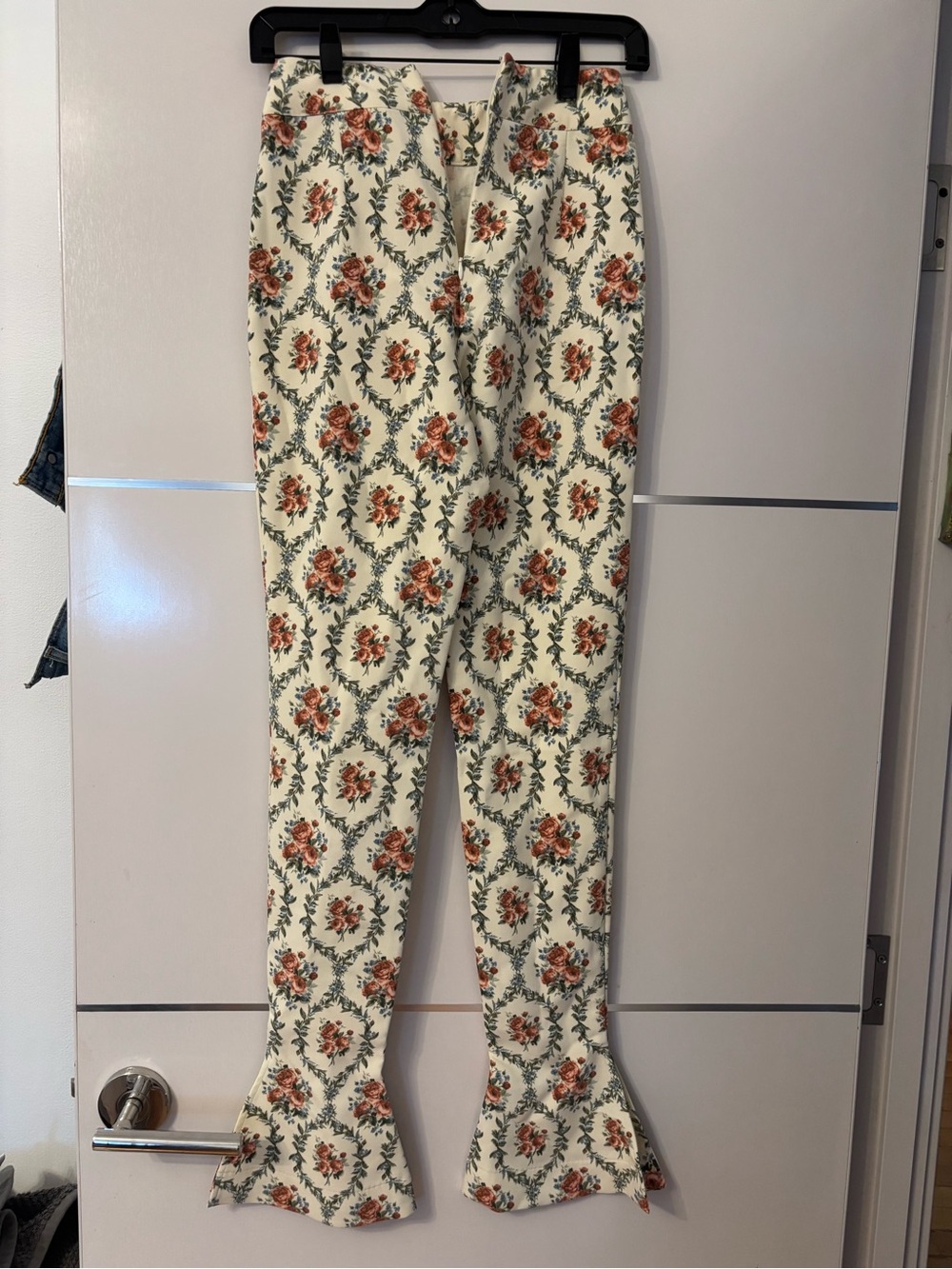 Weworewhat Floral Cream Ruffle Hem pants size XXS worn once